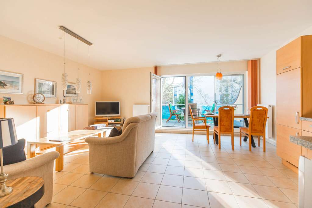 Immobilie in Breege - Nur ca. 170m zum Ostseestrand! Eigentums-/Ferienwohnung mit Terrasse & Tiefgarage in 18556 Juliusruh - Bild 2