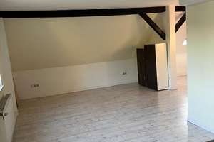 Neuwertige DG-Wohnung mit einem Zimmer und EBK in Essen