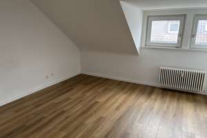 Freundliche 2-Zimmer-Dachgeschosswohnung mit Einbauküche in Pforzheim – Die vollständige Adresse der Immobilie erhältst du vom Anbieter., 75173 Südweststadt, Pforzheim – Vorschaubild 3