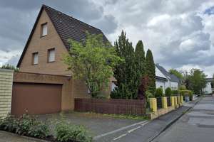 Freistehendes Zweifamilienhaus mit großem Grundstück – Burgenlandweg 9, 40591 Wersten, Düsseldorf – Vorschaubild 1