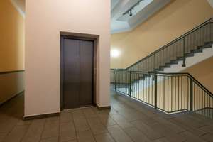 Barrierefreie 3-Raum-Wohnung mit 2 Bädern in saniertem Altbaukomplex am Schlosspark Charlottenburg – Die vollständige Adresse der Immobilie erhältst du vom Anbieter., 14059 Charlottenburg, Berlin – Vorschaubild 12