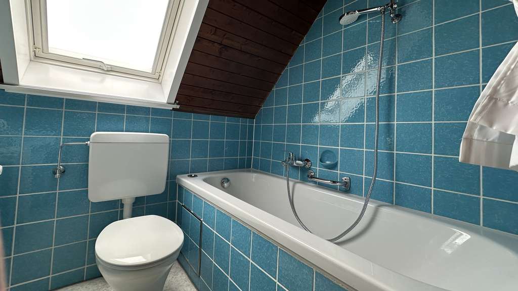 Immobilie in Esslingen am Neckar - Wohnen unterm Dach – charmante 2-Zimmer-Wohnung mit Gartenmitbenutzung - Bild 4