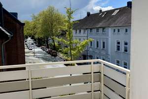 Neuwertige Wohnung mit zwei Zimmern sowie Balkon und EBK in Essen