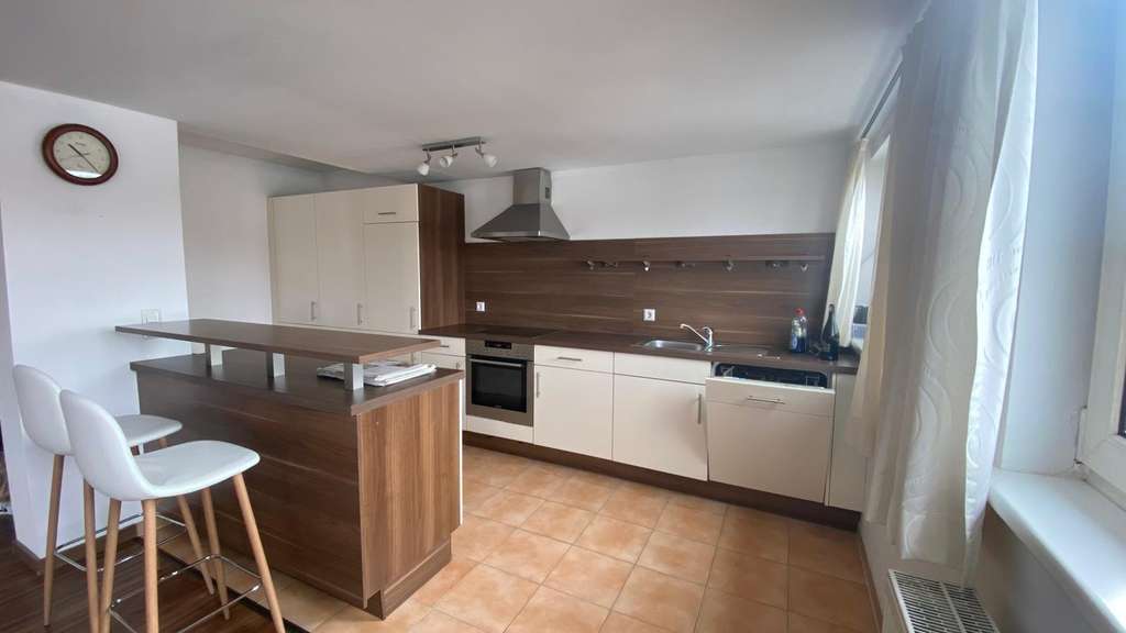 Immobilie in Altötting - Provisionsfrei: Einziehen oder vermieten - Helle, familienfreundliche 4-Zimmer-Wohnung mit Garten - Bild 1