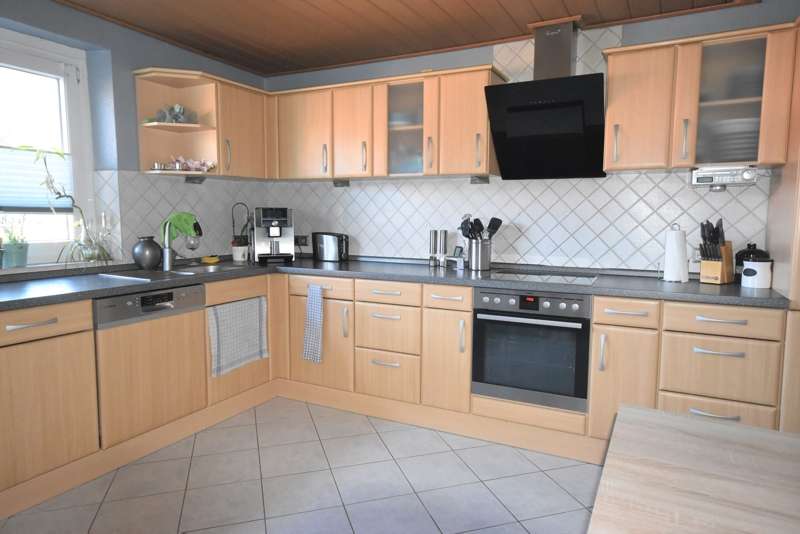 Immobilie in Lägerdorf - Energetisch saniertes Zweifamilienhaus wartet auf neuen Eigentümer - Mehrgenerationenwohnen möglich! - Bild 1