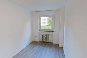 Viel Raum zum Leben: Gepflegte 4-Zimmer-Wohnung mit Balkon, Einbauschränken & 2 Bädern – Am Heilandsfrieden 11, 33104 Schloß Neuhaus, Paderborn – Vorschaubild 5