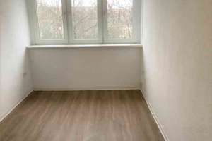 Schöne familienfreundliche 3-Zimmer-Wohnung mit Balkon! – Arno-Lade-Str. 18, 1127 Pieschen-Süd, Dresden – Vorschaubild 3