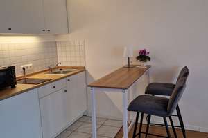 Möblierte, frisch renovierte 1,5-Zimmer-Wohnung in Bochum-Linden mit abgeschlossenem Parkplatz – Hattinger Straße 574, 44879 Linden, Bochum – Vorschaubild 4