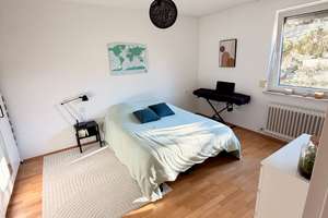 +++ bequem, grün, ruhig & zentral - Parkett, TL-Bad mit Wanne, West-Balkon - inklusive EBK +++ – Löchgauer Straße 14, 70437 Rot, Stuttgart – Vorschaubild 4