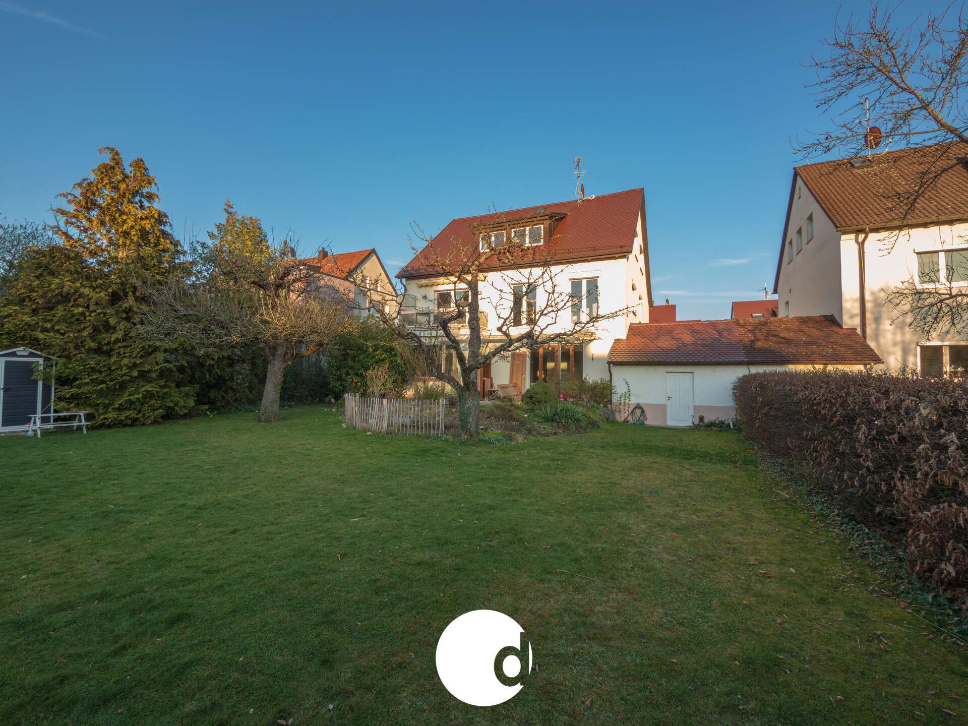 Sonnenberg-Juwel: Helle 3-Zimmer-Dachgeschoss-Wohnung mit Gartenflair, Stuttgart – Bild 1