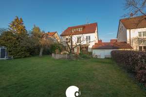 Sonnenberg-Juwel: Helle 3-Zimmer-Dachgeschoss-Wohnung mit Gartenflair