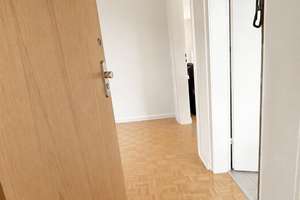 Frisch renovierte 2-Zimmer-Wohnung mit großem Balkon, neuer Einbauküche und Aufzug in Innenstadtlage – Barbarossastr. 43, 41061 Gladbach, Mönchengladbach – Vorschaubild 5