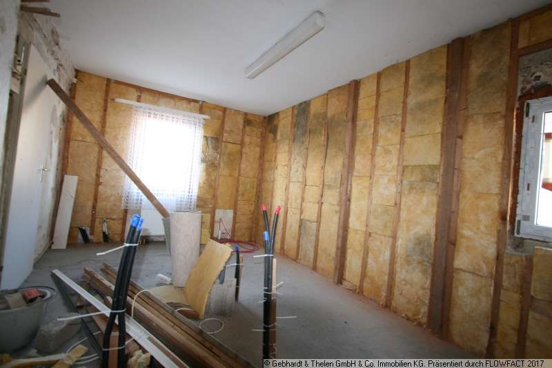 Einfamilienhaus mit Ausbaupotenzial, Wellnessbereich und großer Scheune, Rhön Grabfeld Kreis – Bild 3