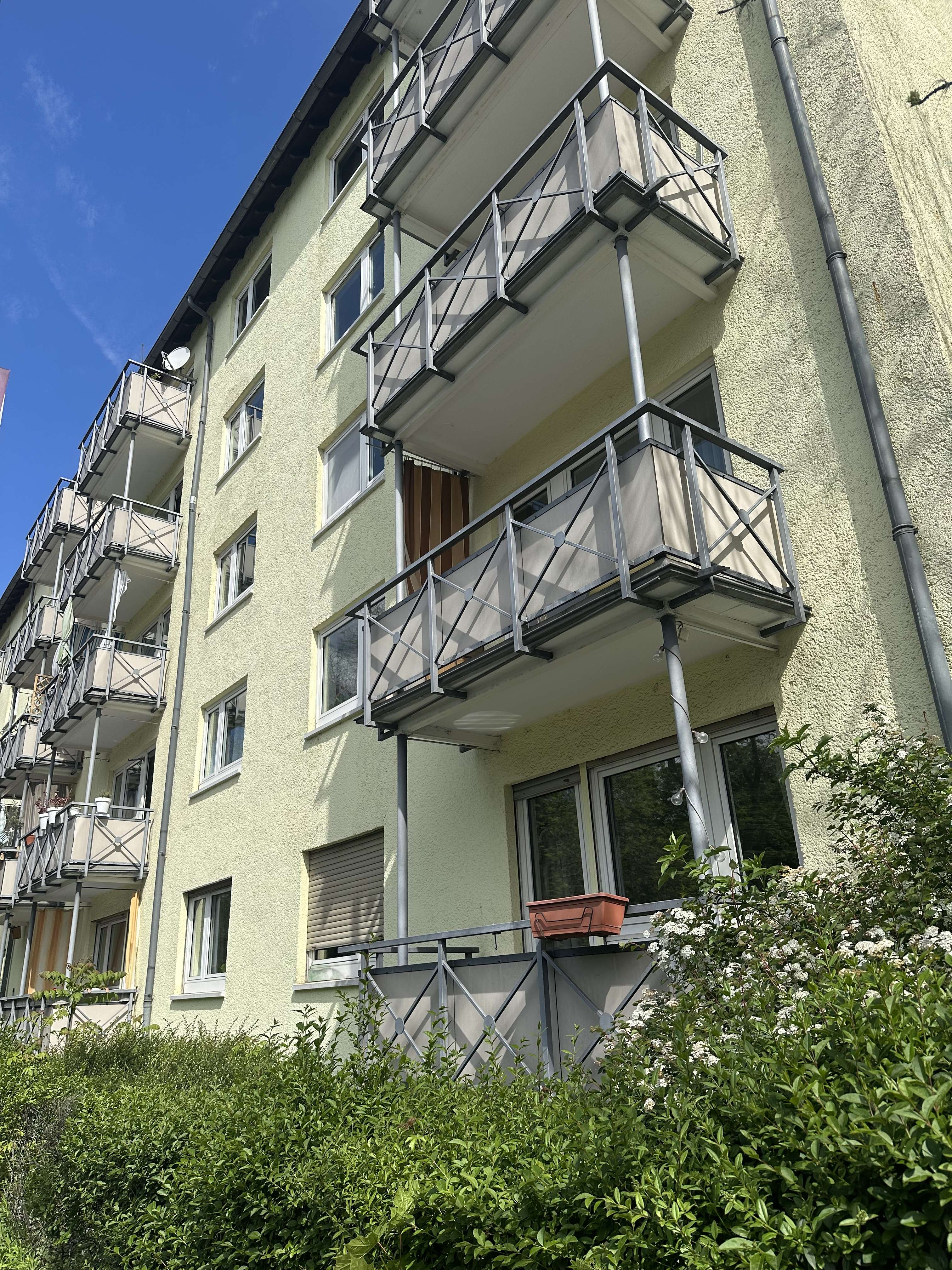 zentrale 3 Zi-WHG mit Balkon im 1.OG zu verkaufen., Frankfurt am Main – Bild 1