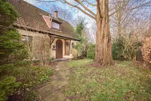 Einfamilienhaus auf großzügigem Grundstück mit Potenzial zur Verwirklichung Ihrer Wohnträume! – Hamburg – Vorschaubild 10