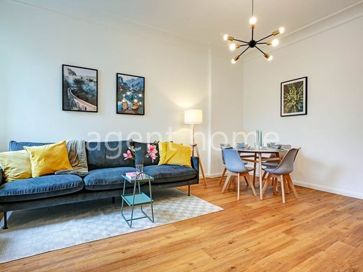 MÖBLIERT - NICE LIVING - Charmante Altbauwohnung mit Balkon