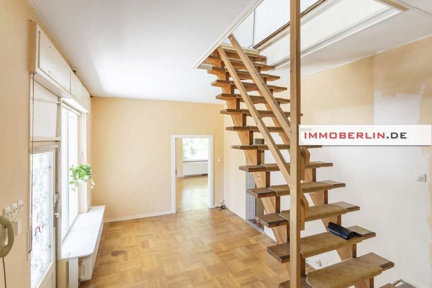 IMMOBERLIN.DE - Individuelles Ein-/Zweifamilienhaus mit attraktivem Ausbaupotential & Südgarten, Berlin – Bild 1