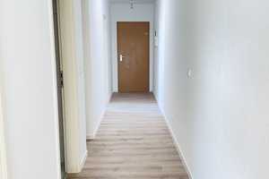 Frisch renovierte 2-Zimmer-Dachgeschosswohnung mit Einbauküche – Halberstädter Str. 106, 39112 Magdeburg – Vorschaubild 4
