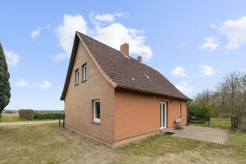 Immobilie in Rehna - Wedendorf: Familienfreundliches Einfamilienhaus - modernisiert, großer Garten und Wohlfühlatmosphäre - Bild 1