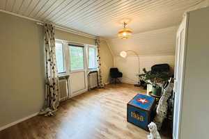 Zentral und doch ruhig und idyllisch!
EFH mit Garage und sichtgeschütztem Garten in zweiter Reihe – Aurich (Kreis) – Vorschaubild 23