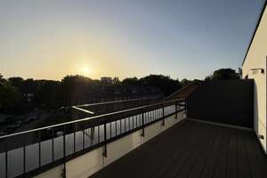 NEUBAU - Mit großzügiger Dachterrasse: 2-Zimmer-Staffelgeschoss-Wohnungen in HH-Bramfeld – Jahnkeweg 13a, 22179 Bramfeld, Hamburg – Vorschaubild 2