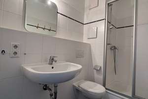 München Großhadern - absolut ruhige, helle  3 Zi., 2 Balkone, EBK, TG, frisch renoviert  FREI!! – Max - Lebsche-Platz 36, 81377 Großhadern, München – Vorschaubild 11