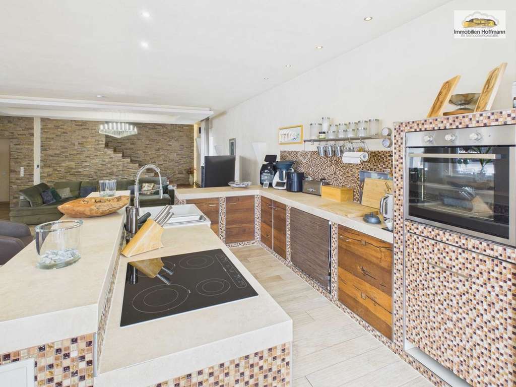 Immobilie in Kleinkahl - Exklusives Wohnanwesen mit 423 m² Wohnfläche & großem Grundstück – Wohnen und Arbeiten auf höchstem  - Bild 2