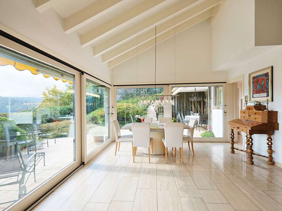 Heller, lichtdurchfluteter ...