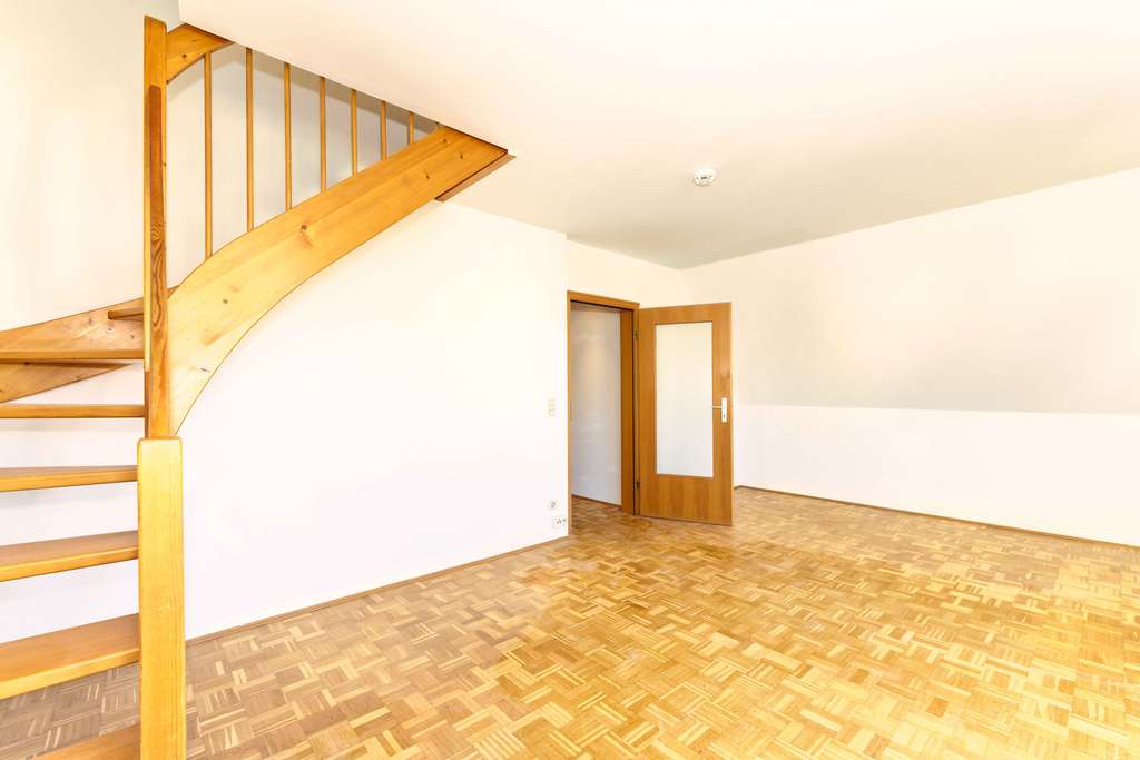 Immobilie in Hallbergmoos - Schön geschnittene 2-ZKB Maisonette-Wohnung über 2 Etagen! Heizung+Fenster neuwertig! - Bild 0