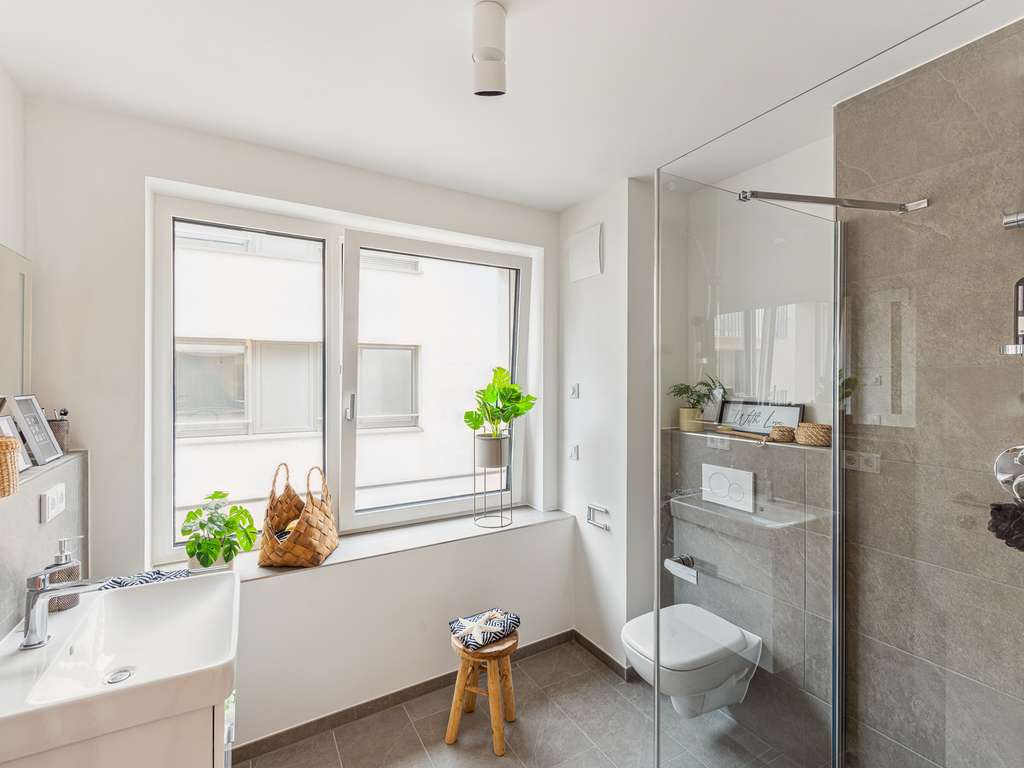 *3 Zimmer* Dachgeschoss-Wohnung mit Loggia + Aufzug *zentral in Beutelsbach*