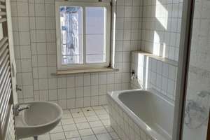 Am Park! Großzügige 3-Zi. mit Aufzug,  Laminat, Wanne und Dusche! EBK mgl. – Theodor-Körner-Platz 14, 9130 Sonnenberg, Chemnitz – Vorschaubild 3