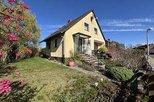 Gepflegtes Einfamilienhaus mit Keller, Treppenlift, Garage und Glasfaser in Wendeburg