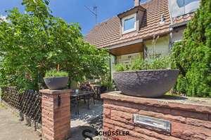 Charmante Doppelhaushälfte mit großem Garten, Terrasse & Garage in Stuttgart-Zuffenhausen - Top Lage