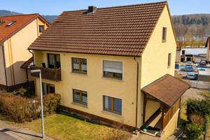 Gepflegtes Zweifamilienhaus mit Garten in begehrter Lage von Weismain – Die vollständige Adresse der Immobilie erhältst du vom Anbieter., 96260 Weismain – Vorschaubild 8