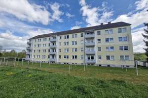 Wohnen in schöner Lage:  Eigentumswohnung mit Balkon in Gahlenz! – Die vollständige Adresse der Immobilie erhältst du vom Anbieter., 9569 Oederan – Vorschaubild 1