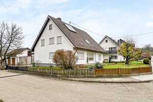 “Zweifamilienhaus mit Garten und Doppelgarage – Vielseitig nutzbar in ruhiger Lage” – Emmendingen (Kreis) – Vorschaubild 1