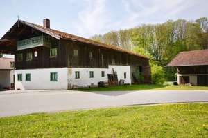 Hofstelle - Wohnhaus und denkmalgeschütztes Bauernhaus in Perach im Landkreis Altötting – Neumühle 22 22 1/2, 84567 Perach – Vorschaubild 2