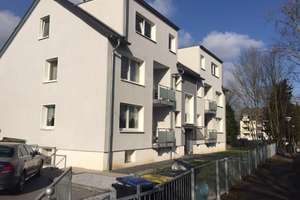 Solides Mehrfamilienhaus mit Balkonen und großem Grundstück – zusätzliches Baupotenzial inklusive!