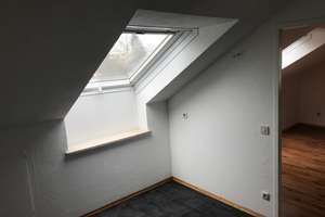 Sehr ruhige, helle 2-Zi-DG-Wohnung mit sep. Küche und Balkon in München Aubing – 81249 Aubing-Süd, München – Vorschaubild 16