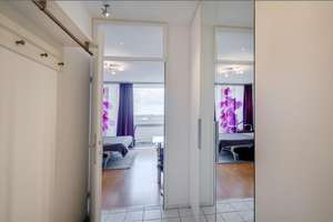 Möbliert: Apartment am Arabellapark mit Schwimmbad auf dem Dach  – Die vollständige Adresse der Immobilie erhältst du vom Anbieter., 81925 Parkstadt, München – Vorschaubild 7
