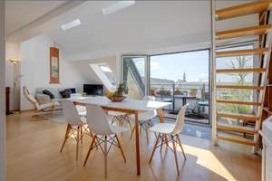 Möbliert: Helle Dachterassenwohnung mit Galerie
