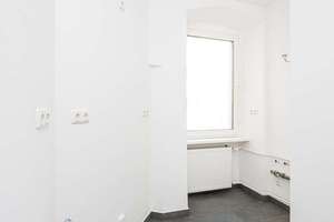 Vermietete 2-Zimmer-Wohnung mit neuem Südbalkon - Kapitalanlage nahe Wilmersdorfer Volkspark – Durlacher Straße 21, 10715 Wilmersdorf, Berlin – Vorschaubild 8