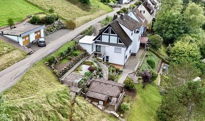 2-3 Fam.-Haus mit Bauplatz in herrlicher Aussichtslage: Wohnen, wo andere Urlaub machen