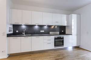 Moderne Wohnung mit EBK & 2 Balkone & Gäste WC!