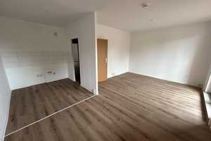 Frisch hergerichtete 3-Zimmer-Wohnung mit Balkon in ruhiger Lage! – Astonstraße 52, 39116 Magdeburg – Vorschaubild 3