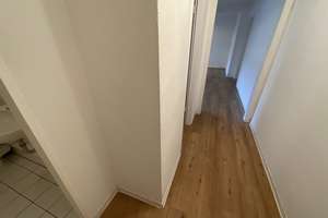 2 Zimmer-Wohnung mit Küchenzeile und Tageslichtbad mit Dusche in Lübeck-Kücknitz – Josephstraße 2, 23569 Kücknitz, Lübeck – Vorschaubild 2