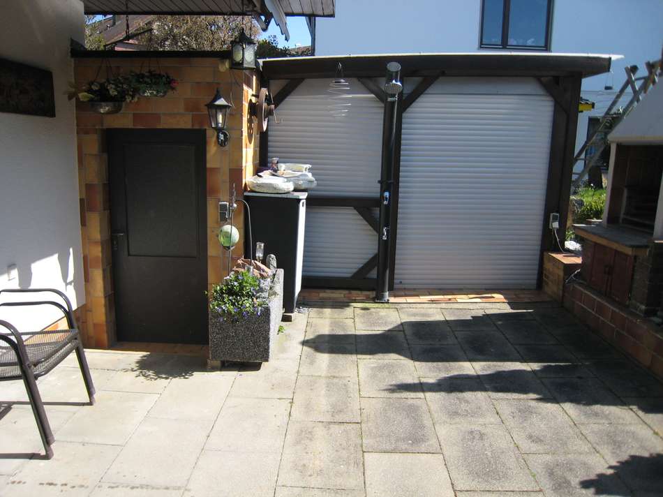 Zugang Garage und Gartenhaus