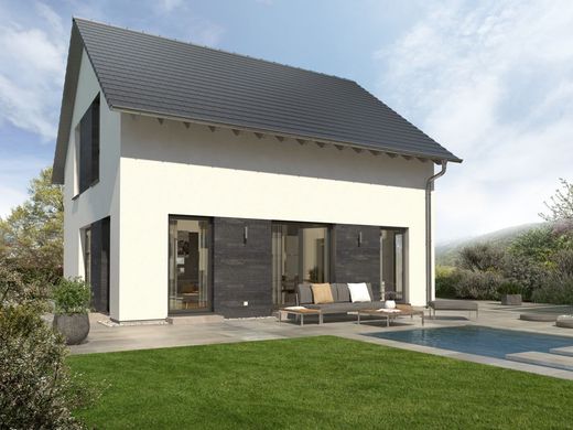 GROSSES HAUS AUF KLEINER FLÄCHE - D11