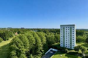 Moderne 3-Zimmer-Wohnung mit Balkon, Weitblick und Tiefgarage – Die vollständige Adresse der Immobilie erhältst du vom Anbieter., 23560 Moisling, Lübeck – Vorschaubild 2
