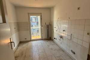 Zentrale WG-geeignete Wohnung mit 2 Balkonen und Einbauküche – Urbanstraße 130, 70190 Stuttgart – Vorschaubild 1